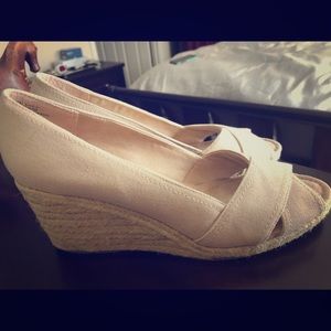 Nude wedges